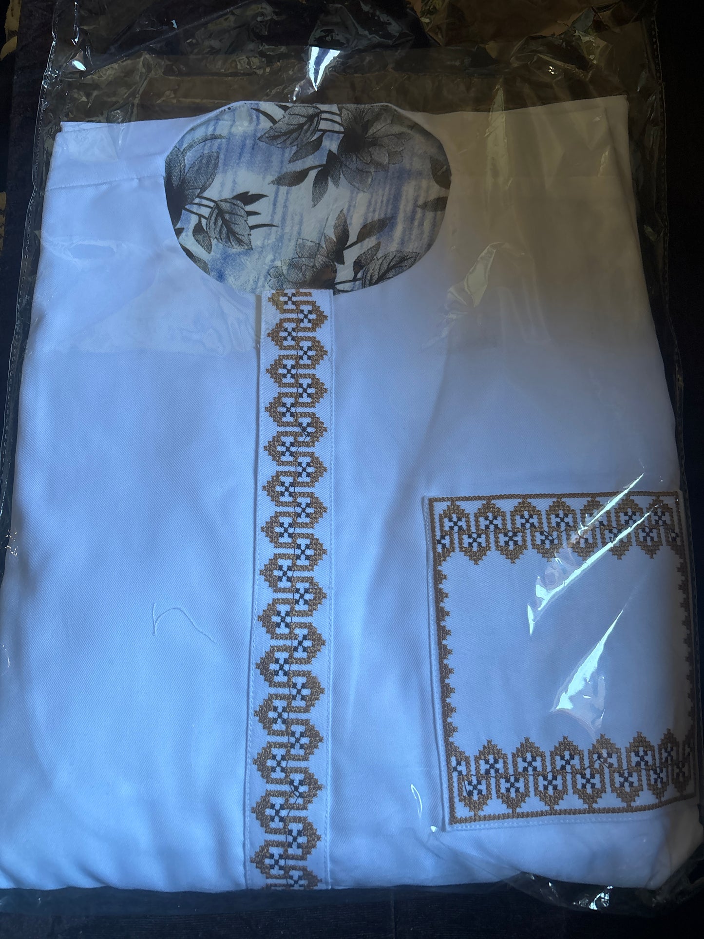 Blanc détails or